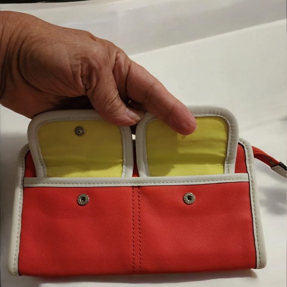 Coach Legacy Two Tone Leather Zippy Wallet Coral/Snow Like new and HTF - Picture 6 of 8